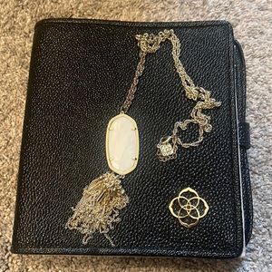 White mother of petal with gold rayne